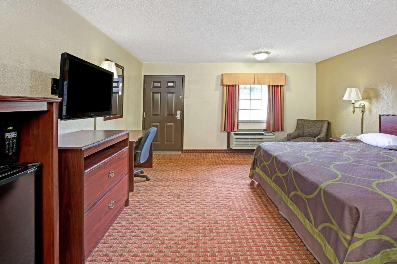 Super 8 By Wyndham Shawnee Hotell Eksteriør bilde