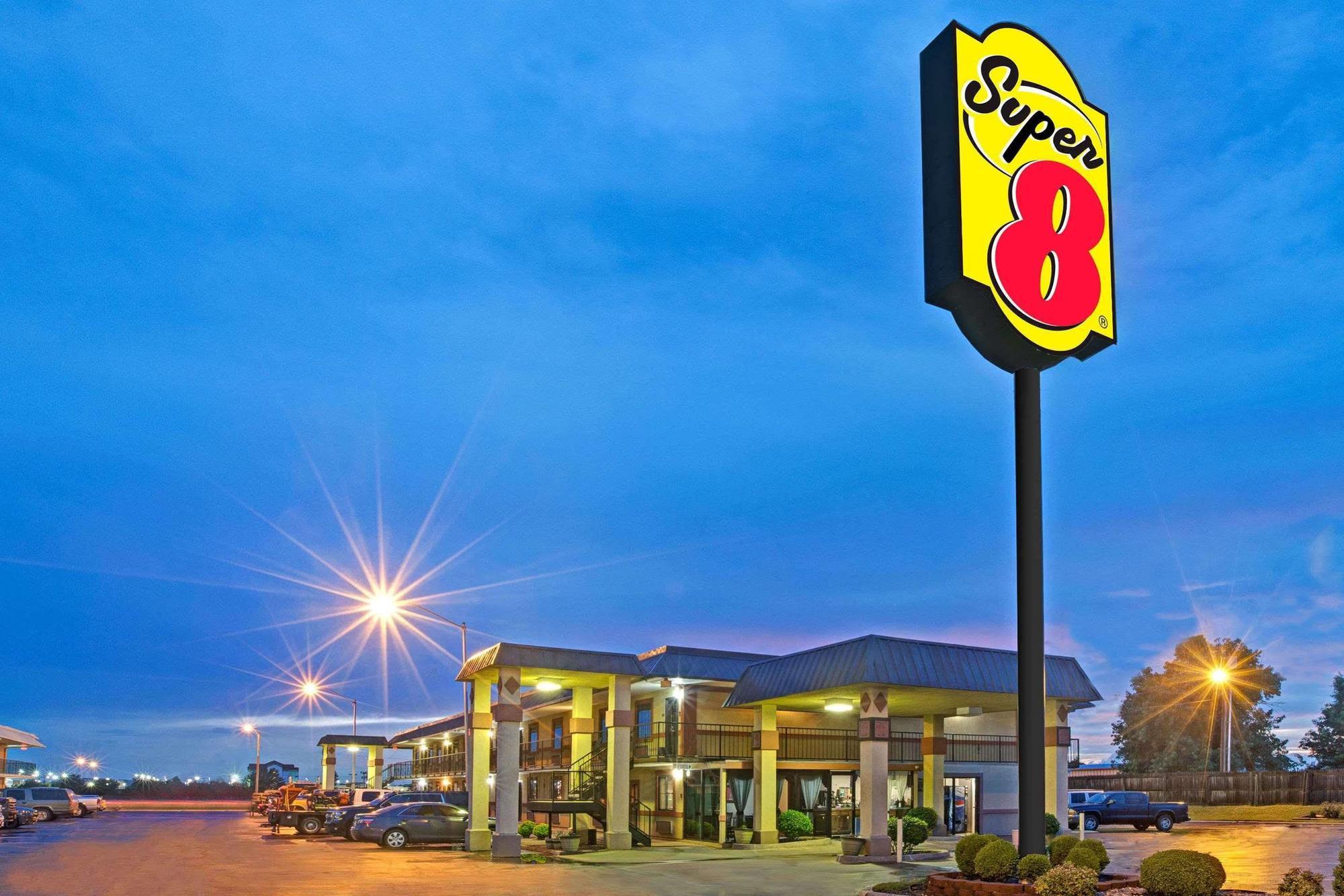Super 8 By Wyndham Shawnee Hotell Eksteriør bilde