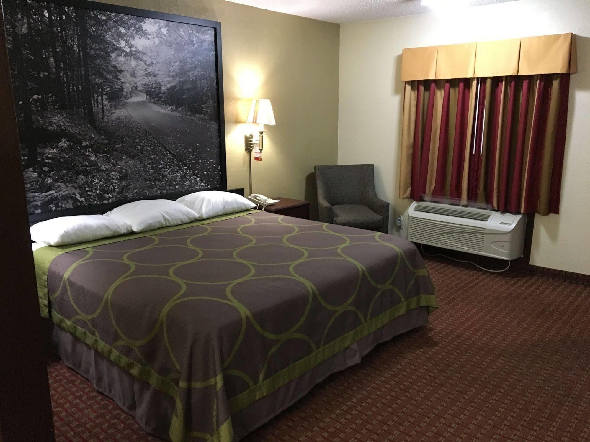 Super 8 By Wyndham Shawnee Hotell Eksteriør bilde