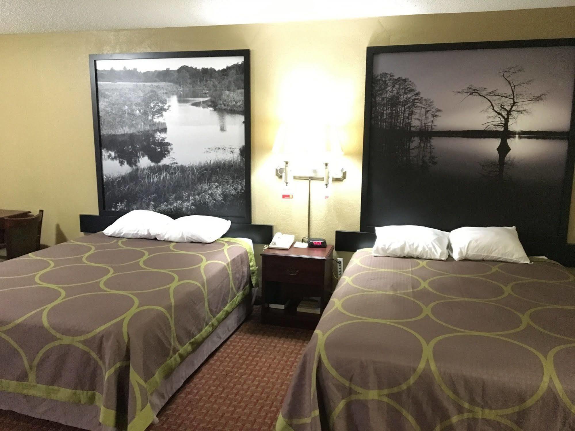 Super 8 By Wyndham Shawnee Hotell Eksteriør bilde