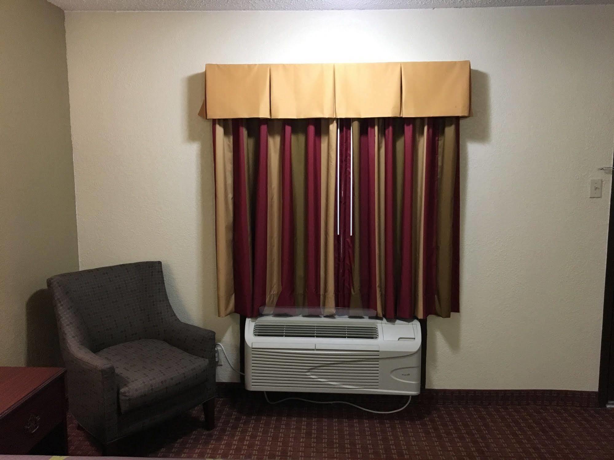 Super 8 By Wyndham Shawnee Hotell Eksteriør bilde