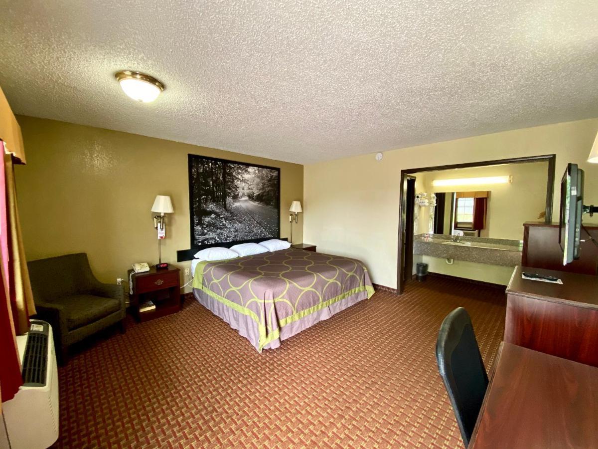 Super 8 By Wyndham Shawnee Hotell Eksteriør bilde