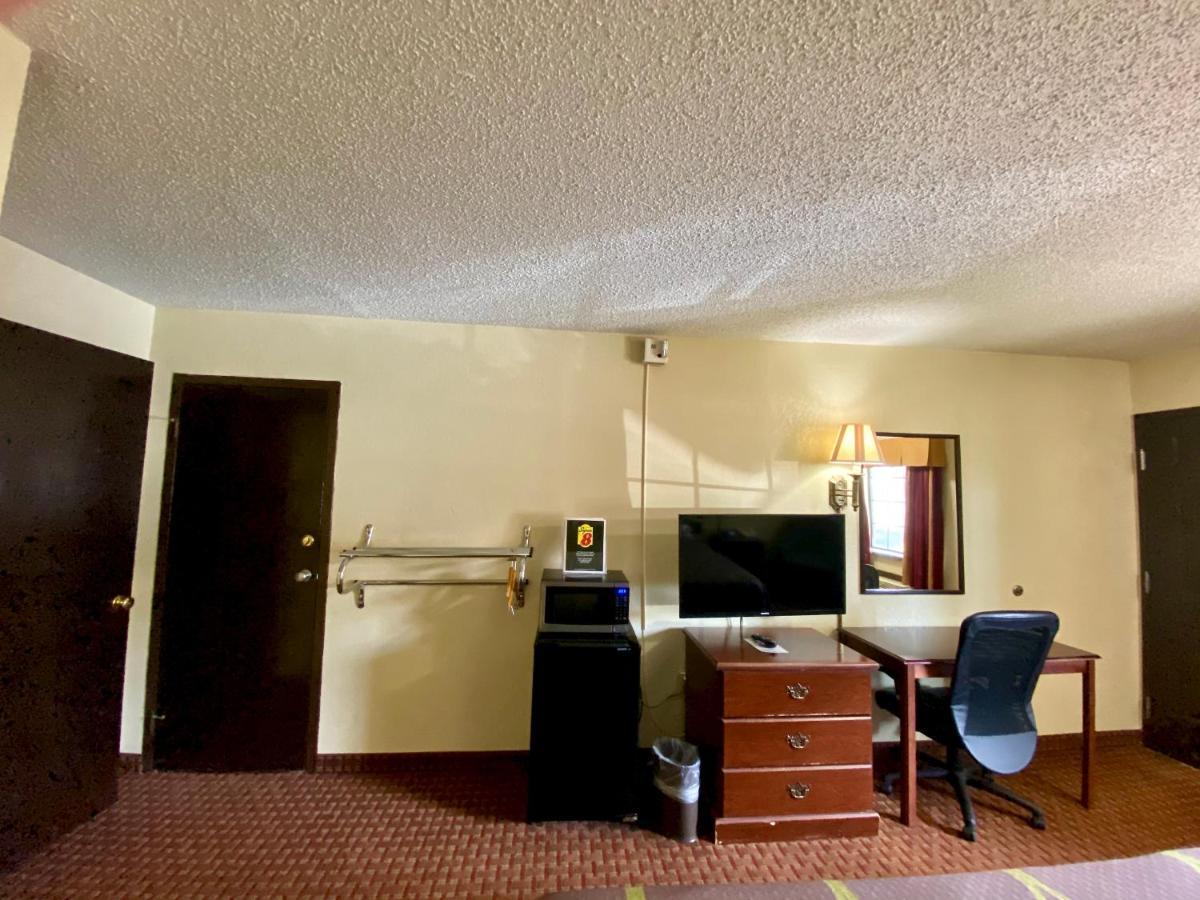 Super 8 By Wyndham Shawnee Hotell Eksteriør bilde