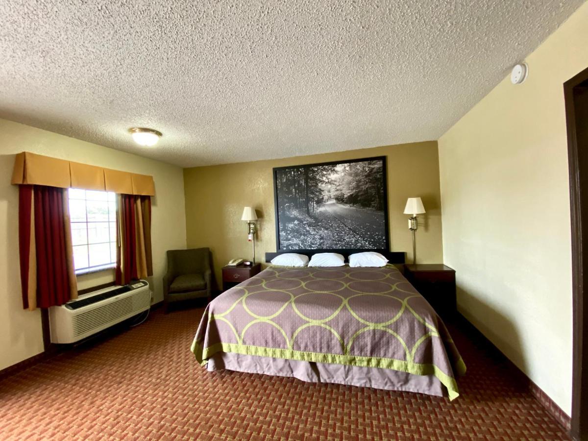 Super 8 By Wyndham Shawnee Hotell Eksteriør bilde